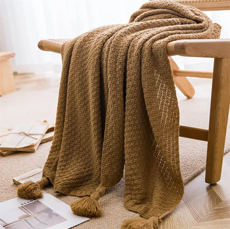 Soft Nordic Knitted Throw Blanket - Cozy Tassels for Your Best Cuddles