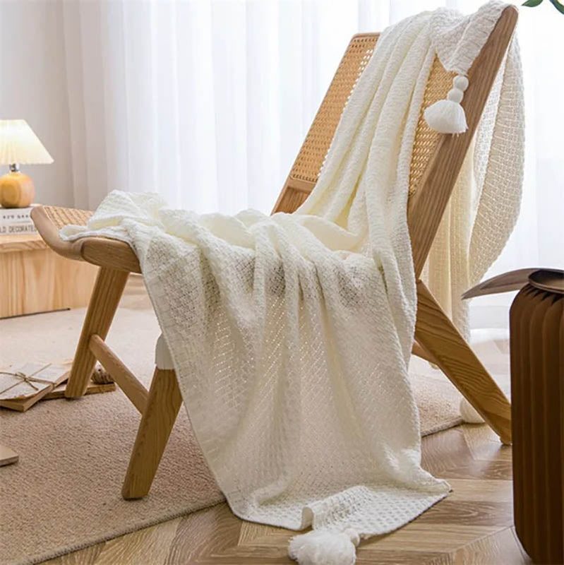 Soft Nordic Knitted Throw Blanket - Cozy Tassels for Your Best Cuddles